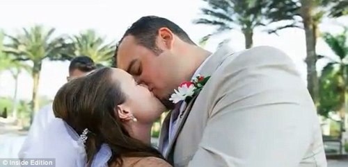 Cuoi lai lan hai vi co dau bat ngo mat tri nho hinh anh