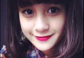 Co gai xinh xan cover ca khuc 