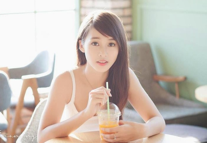 Hot girl Kha Ngan xoa Facebook, rut khoi lang giai tri? hinh anh