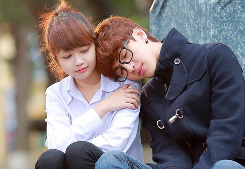 Mo Naive dong tinh dua lech voi hot boy hinh anh