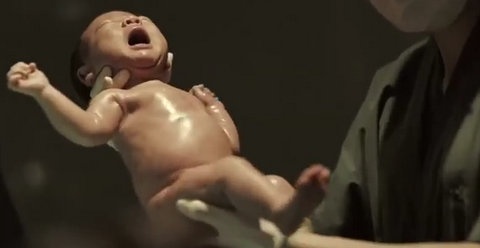 Clip nguoi me chong choi voi benh ung thu de sinh con hinh anh