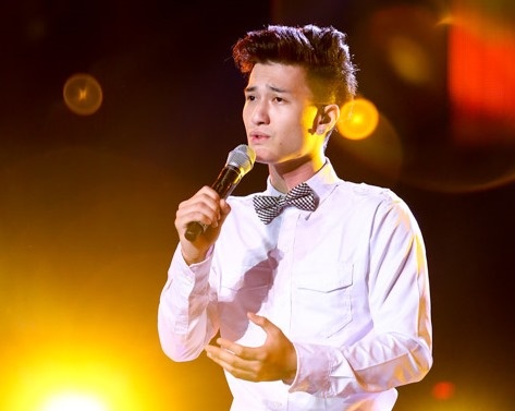 Huynh Anh vua lan san ca hat da bi Huy Tuan nhac kheo hinh anh