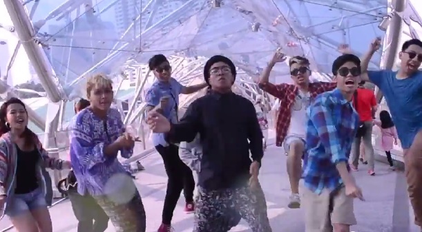 'Happy' phien ban Singapore hinh anh