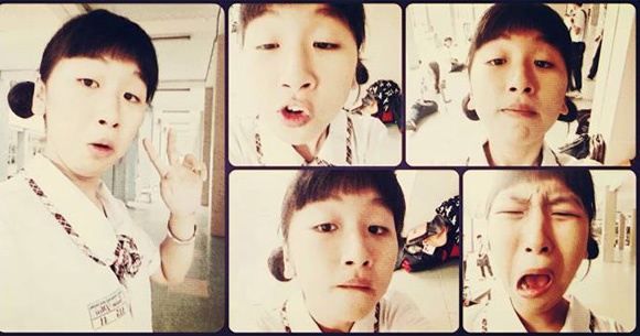 Hình ảnh tự sướng của cô gái trên facebook cá nhân cũng có phong cách không giống ai.