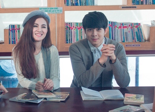 Hot girl Kelly quan quyt Bui Anh Tu hinh anh