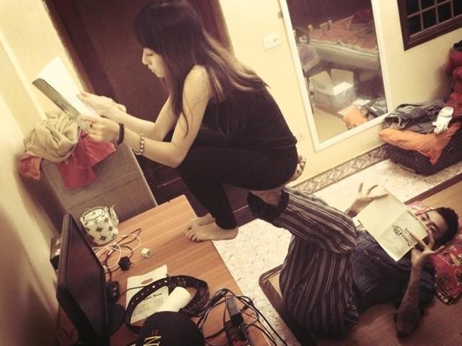 Giang Popper nang ban gai bang... chan hinh anh