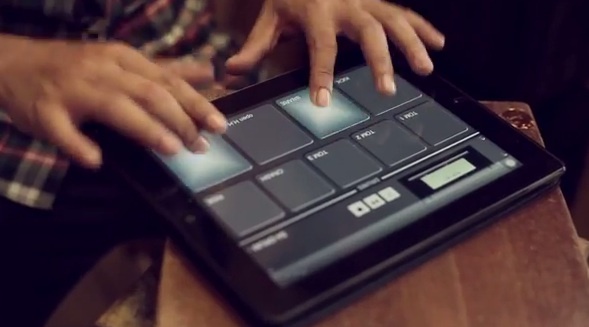 Dao nhac 'Minh yeu nhau di' bang iPad hinh anh