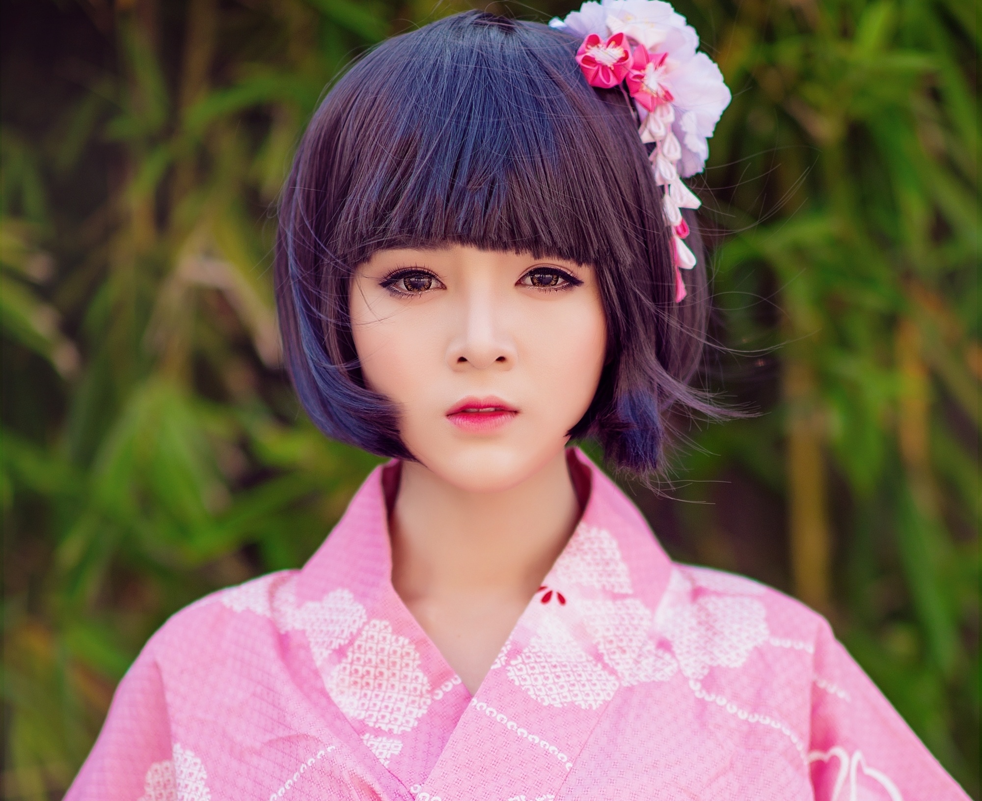 Lily Luta nhu bup be khi hoa than thanh co gai Nhat hinh anh