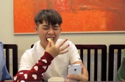 Clip chieu tu suong cua Pho Dac Biet khien F.A ghen ty hinh anh