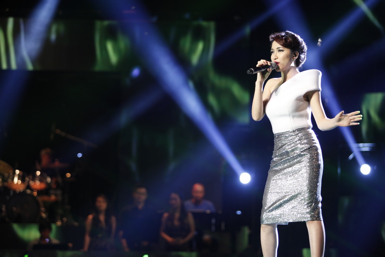 Hoa Minzy lay lai phong do voi ca khuc 'Yeu minh anh' hinh anh