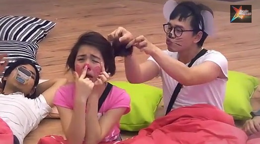 Hoa Minzy hoa heo luoi trong MV 'Nong trai luoi bieng' hinh anh