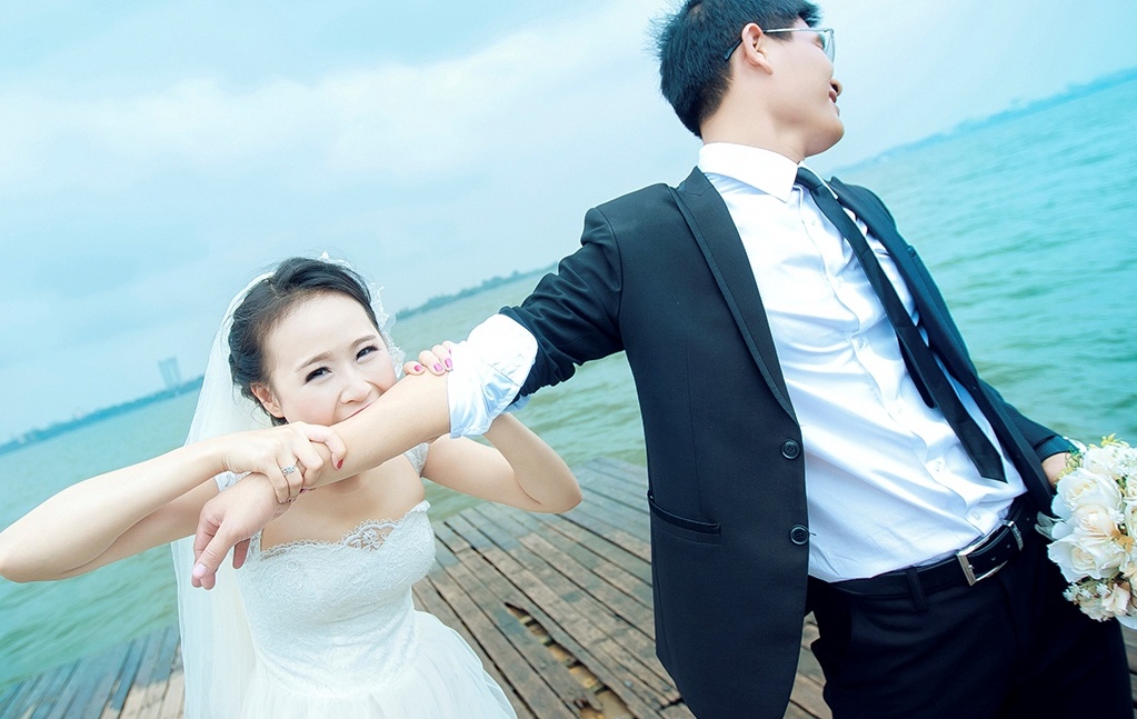 Bo anh cuoi vui nhon: Co dau sieu quay - chu re nhut nhat hinh anh