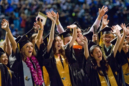 Hoc truong danh gia chua han co hanh phuc hinh anh