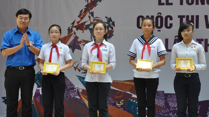 Trao giai cuoc thi viet thu quoc te UPU lan thu 43 hinh anh