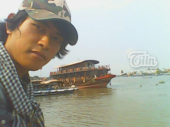 Chàng trai khiếm thính Hữu Phúc một mình thực hiện chuyến đi bộ xuyên Việt.