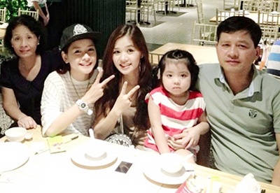 Kham pha nghe nghiep cua bo me hot girl Viet hinh anh