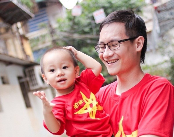 Chuyen ve cau be co ten dac biet - Bien Dong hinh anh