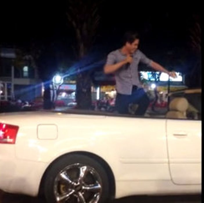 Chang trai di sieu xe ban keo keo hinh anh