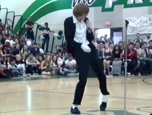 Nam sinh nhay dieu Michael Jackson hut 11 trieu nguoi xem hinh anh