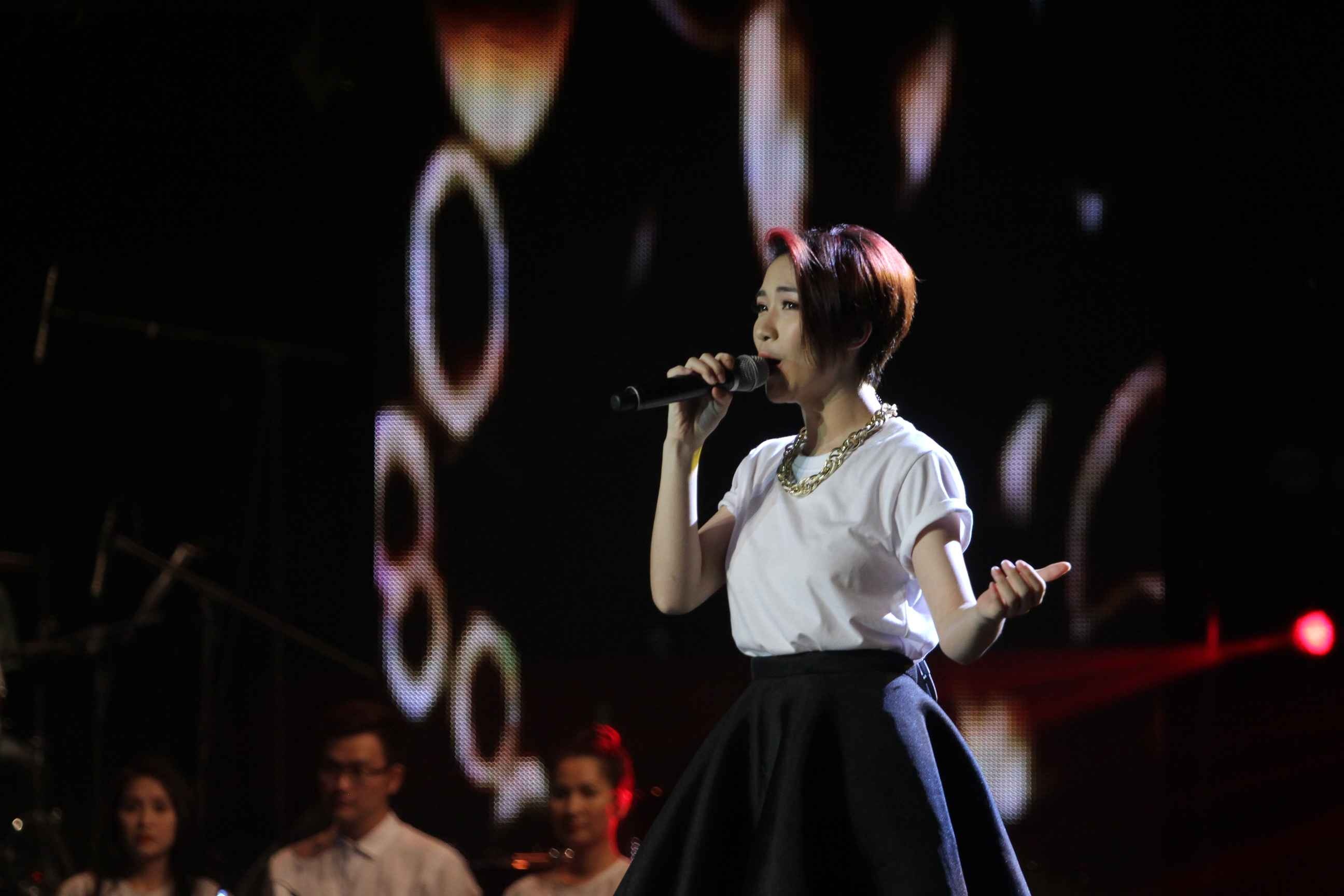 Toi la nguoi Viet Nam - Hoa Minzy hinh anh