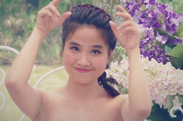 Nu sinh Bach khoa bien tau  'Con buom xuan' theo cach doc hinh anh