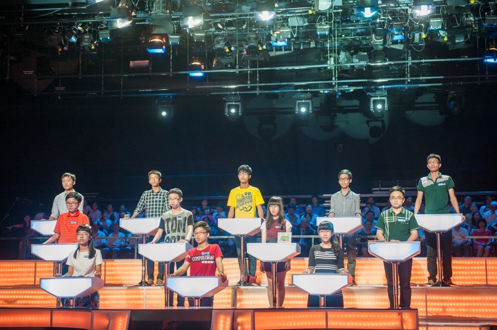 24 hoc sinh thong minh cung dau tri hinh anh