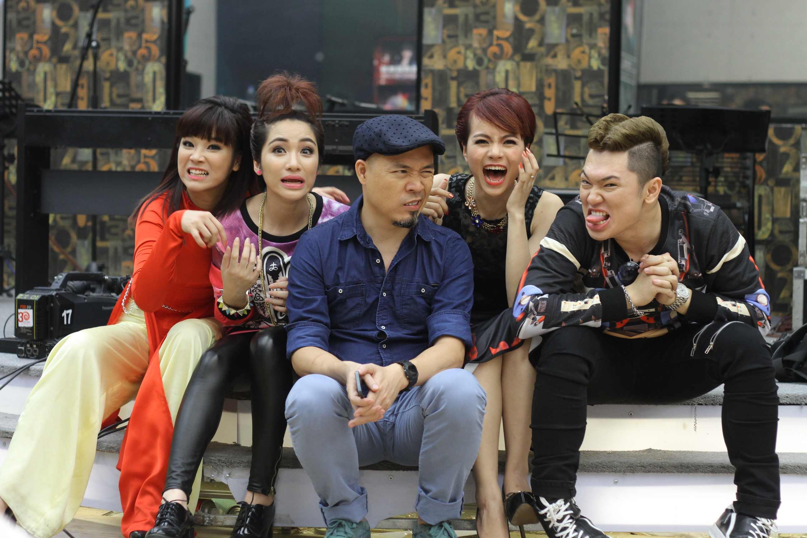 Dong gia chuyen gia hinh anh