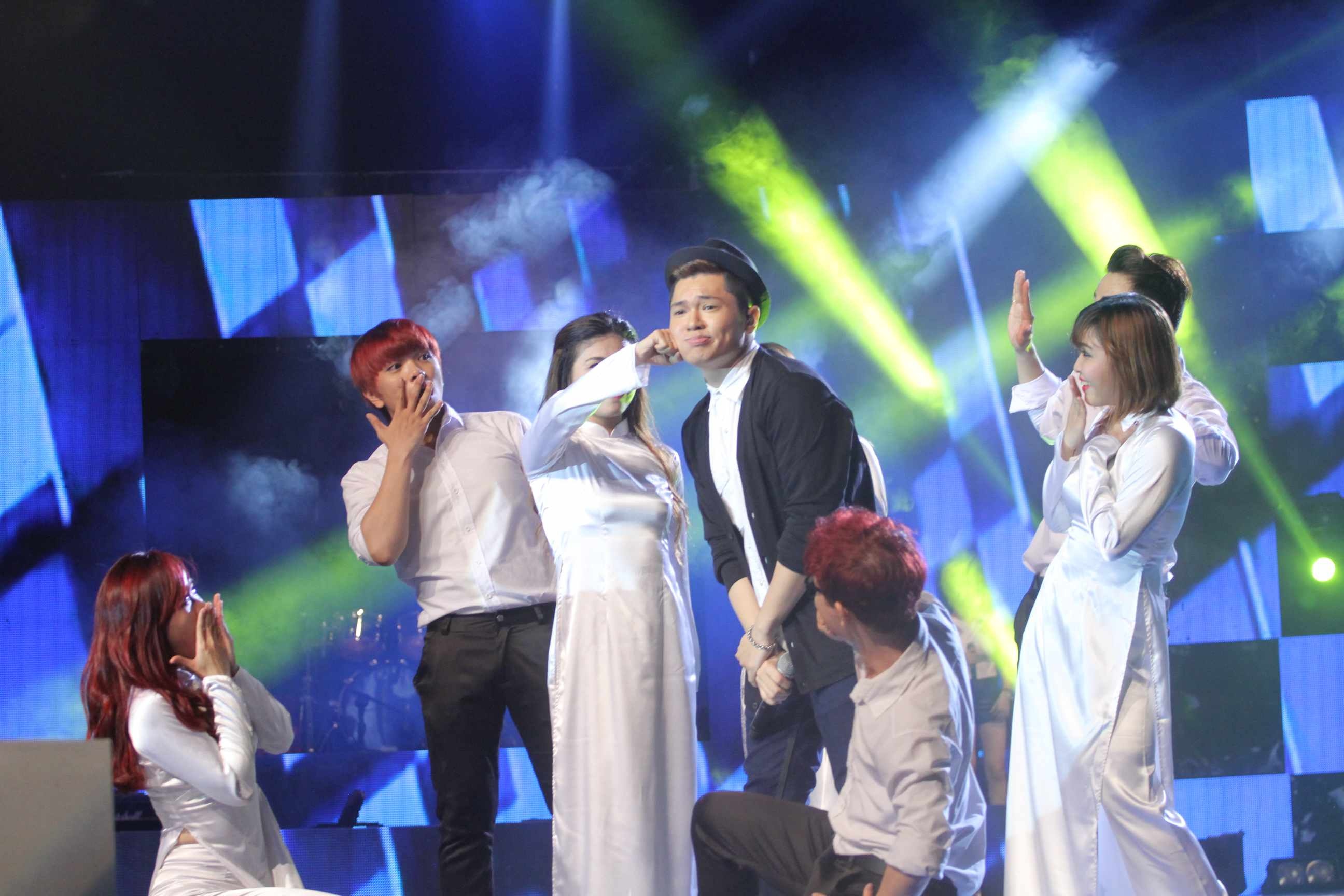 Ta ao ay - Gia Bao hinh anh