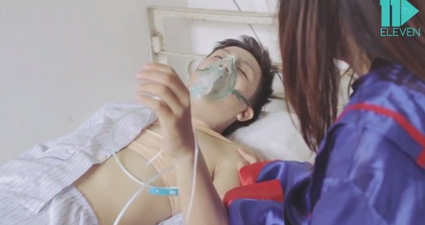 Clip moi tinh buon cua chang trai bi benh hiem ngheo hinh anh
