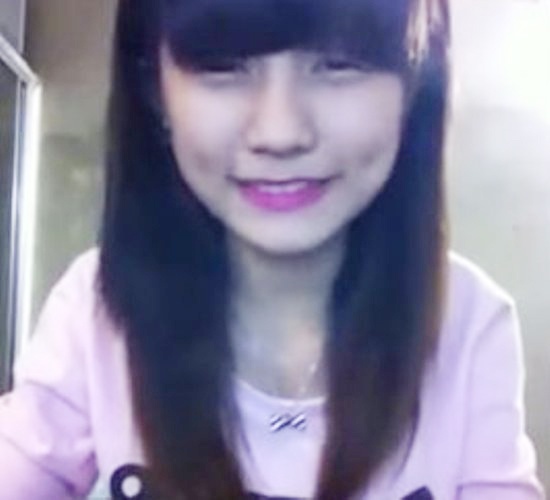 Clip co gai xinh xan doc rap 'Dua con hu xin loi me' hinh anh