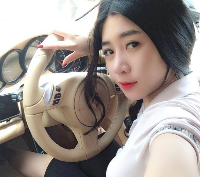Tu xe dap cui den xe 4,5 ty cua hot girl 'Anh khong doi qua' hinh anh