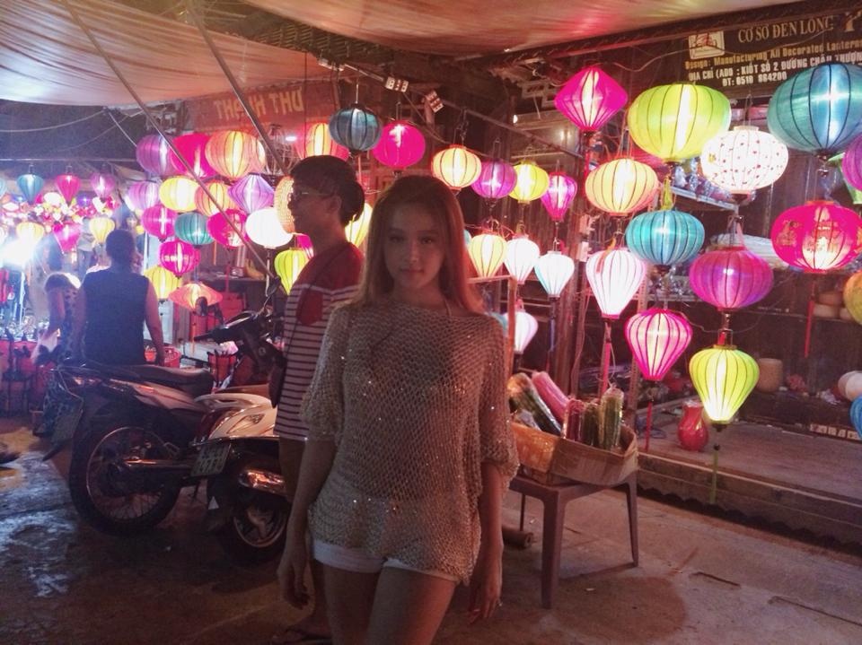 Huyền Baby trong chuyến đi Hội An - Đà Nẵng vào giữa tháng 6.