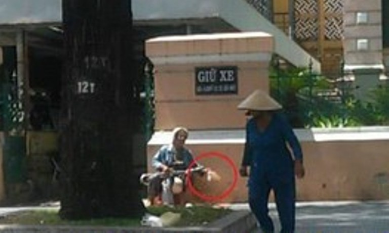 Dan mang phan no canh cu gia ve so bi uc hiep giua Sai Gon hinh anh