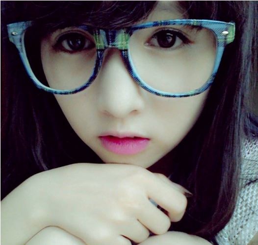 Huyền Trang sở hữu gương mặt xinh xắn.