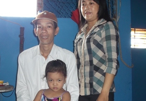 Nguoi chong mien Tay gay xon xao da tim duoc vo hinh anh