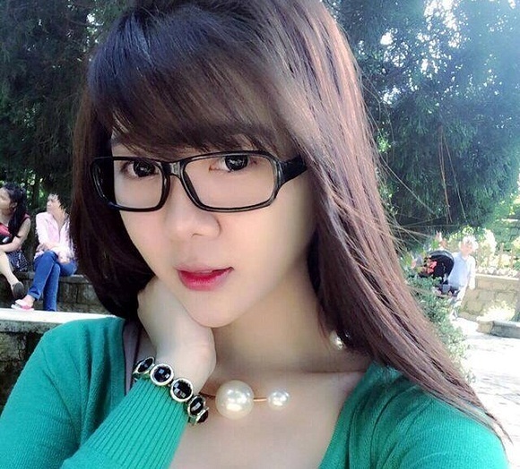 Nu sinh phu nhan viec lot sach yeu rau xanh hinh anh