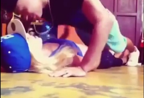 Nu hon ba dao hinh anh