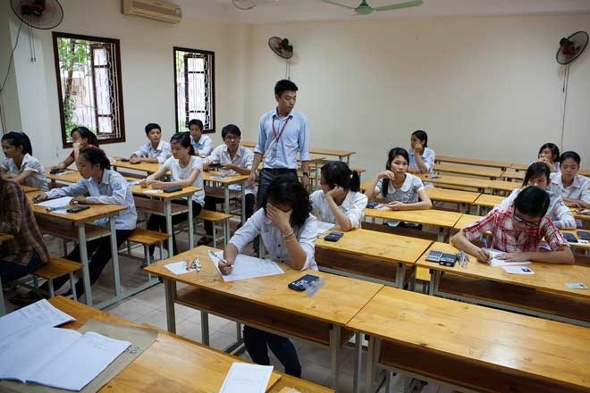 Canh giac voi giay bao trung tuyen hinh anh