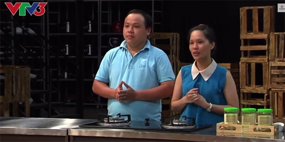 Chung Chí Công cùng vợ xuất hiện chớp nhoáng trong tập phát sóng đầu tiên.