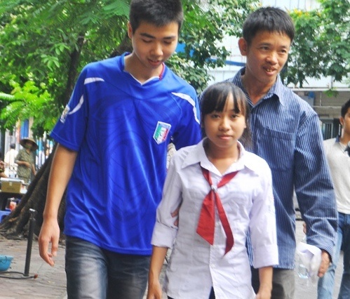 Co be quang khan do cao 1 m dat diem thi DH cao hinh anh