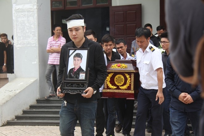 Anh trai doc tho SV gui Toan Shinoda, nha tang le chet lang hinh anh