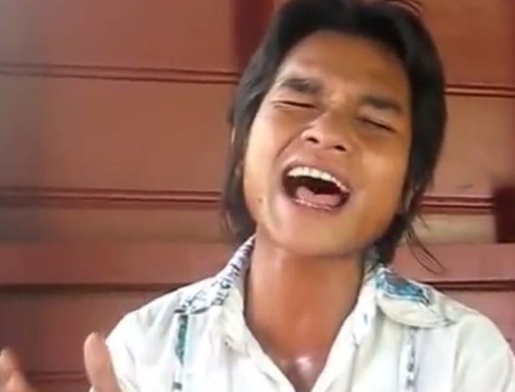 Clip chang trai dan toc khoe giong giong Tuan Hung hinh anh