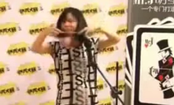 Nem ao nguc hinh anh