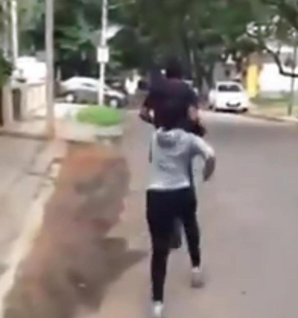 Co gai da vao dau ten bien thai hinh anh