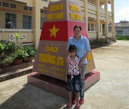 Truong dau tien o Soc Trang co cot moc Truong Sa hinh anh