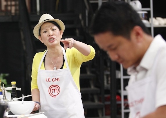 Giam khao Vua dau bep lam muu ke khien thi sinh chao thua hinh anh