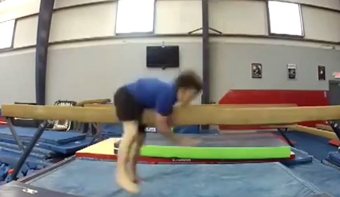 Chang trai lieu linh thu thach minh hinh anh