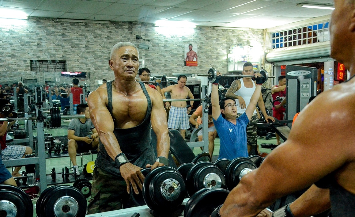 Để có được thành quả như hôm nay, ngoài ý chí của bản thân, bác Vân nhấn mạnh mình rất biết ơn HLV Khánh Toàn -chủ phòng tập, người đã thay đổi cuộc sống của ông nhờ gym. Từ một người đàn ông có ngoại hình bình thường (cao 1m60 nặng 50 ký), sau thời gian luyện tập cân nặng của bác đã tăng thêm 14 ký, có cơ bụng 6 múi săn chắc, tay đô - ngực nở.