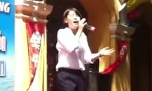 Clip nu sinh cover 'Uong tra' duoc so sanh voi ban goc hinh anh