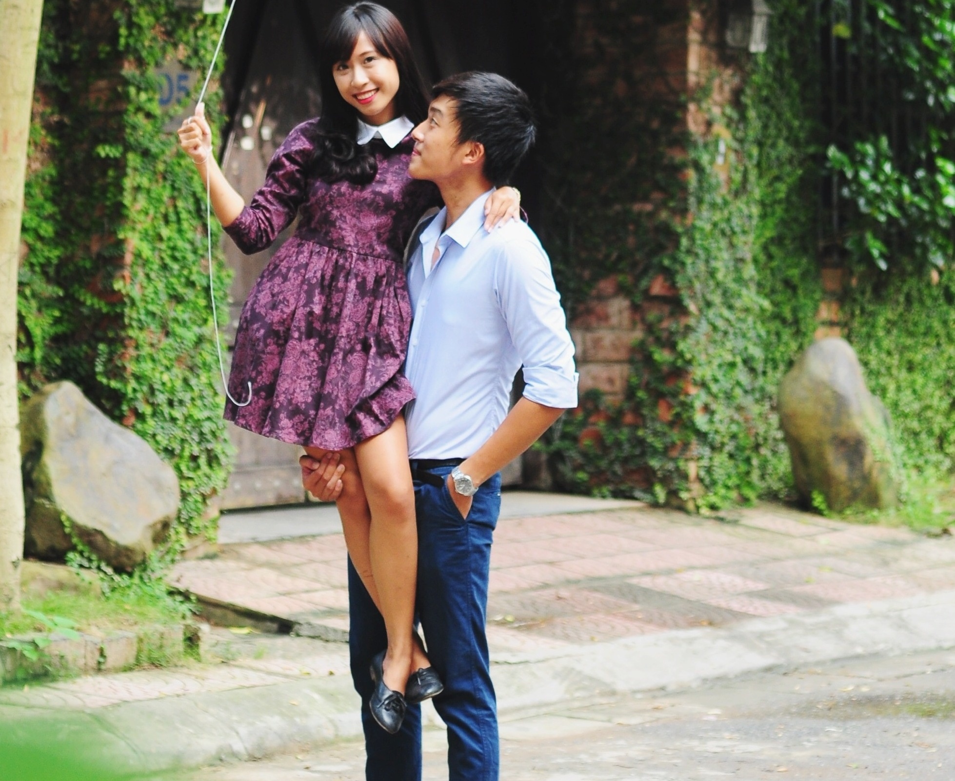 Tinh yeu dua lech cua cap doi thua nhau 30 cm hinh anh